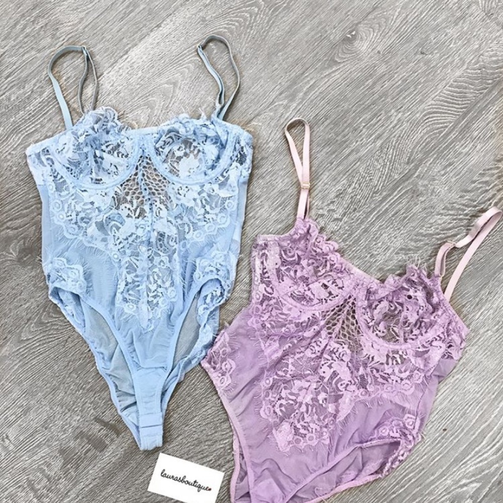 laced bodysuit baby blue / Laura’s boutique